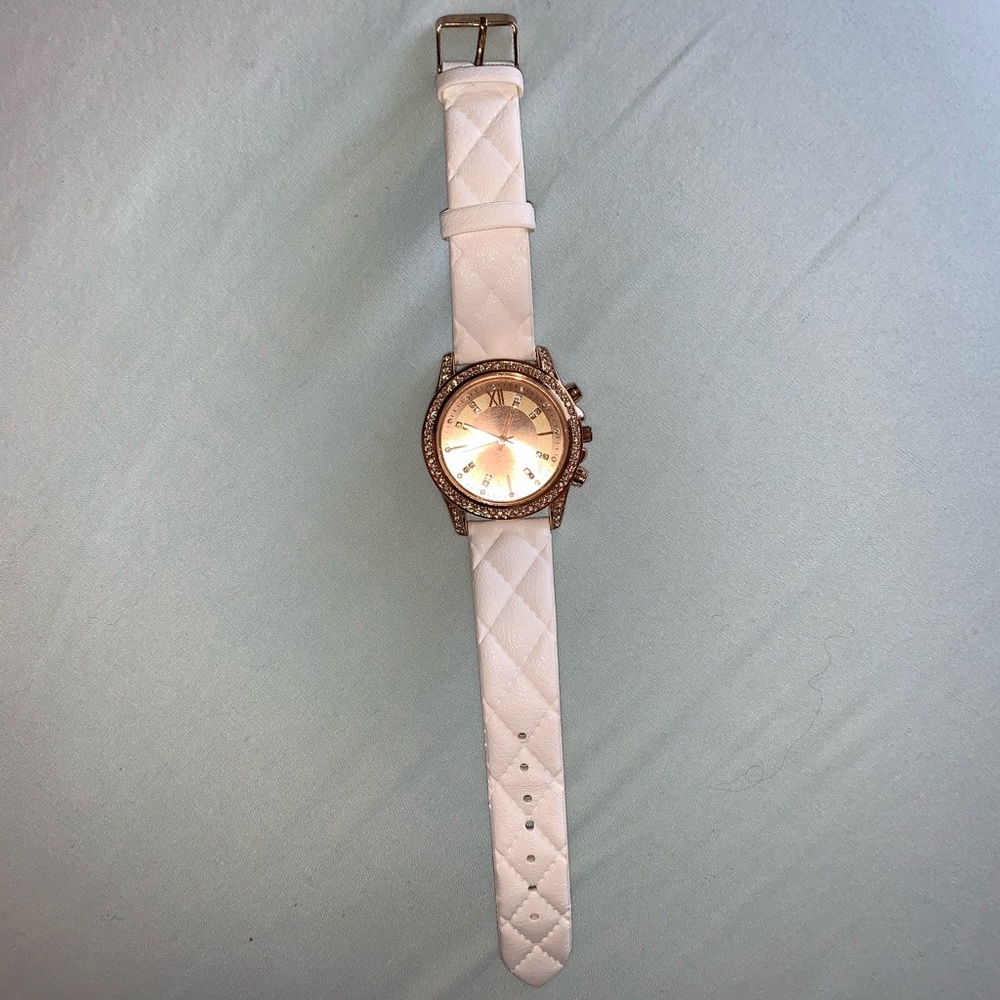 Beautiful watch - Picture 2 of 5